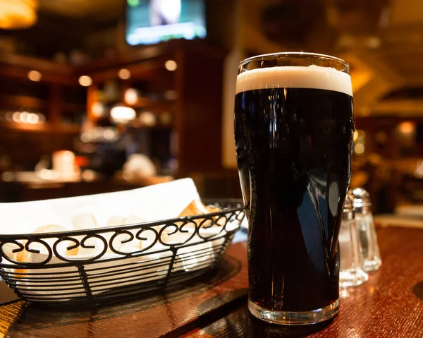 Glass Dark Beer Table Pub Setting — Stock Photo, Image