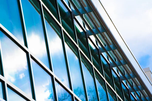 Moderno Edificio Oficinas Vidrio Acero Con Reflejos Ventana Perspectiva Decreciente — Foto de Stock