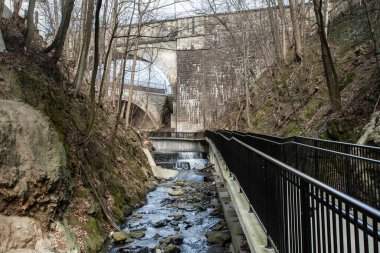 New York 'taki tarihi Croton Su kemeri manzarası Ossining Greenway' den görüldü
