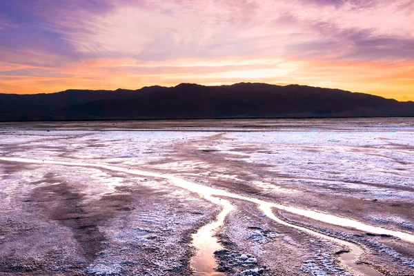 美丽的死谷 日落时的加州风景 望着盐溪 — 图库照片
