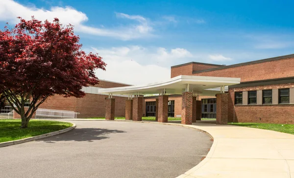 Buitenaanzicht Van Een Typisch Amerikaans Schoolgebouw — Stockfoto