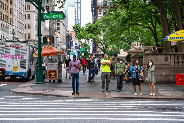 Nova Iorque Junho 2021 Cena Rua Midtown Manhattan Com Pessoas — Fotografia de Stock