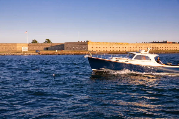 Newport Rhode Island July 2020 Boat Sails Historic Fort Adams — Stock Photo, Image