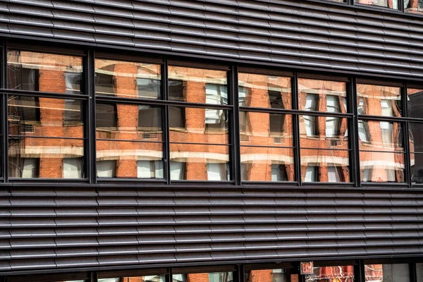 Modernes Urbanes Bauen Mit Metall Fenstern Und Spiegelungen — Stockfoto