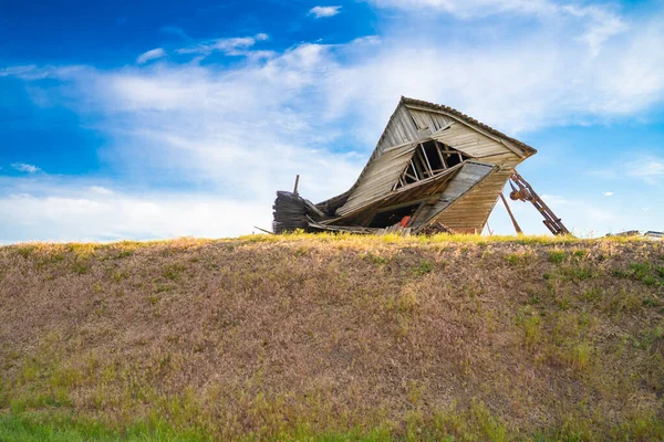 Dilapidated Wood Barn Seen Rural Wheat Fields — Stock Photo, Image