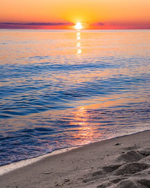 Pohled Pláže Při Západu Slunce Oceánem Barevnou Oblohou Mořem — Stock fotografie