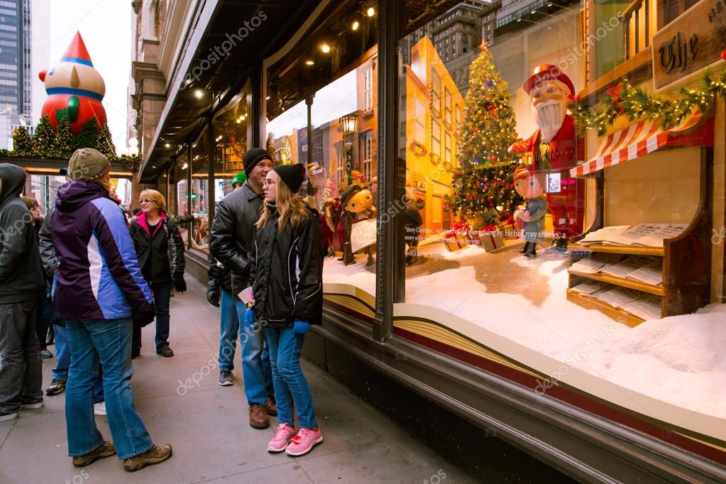 Macy's NYC Christmas Windows — Stock Editorial Photo © littleny