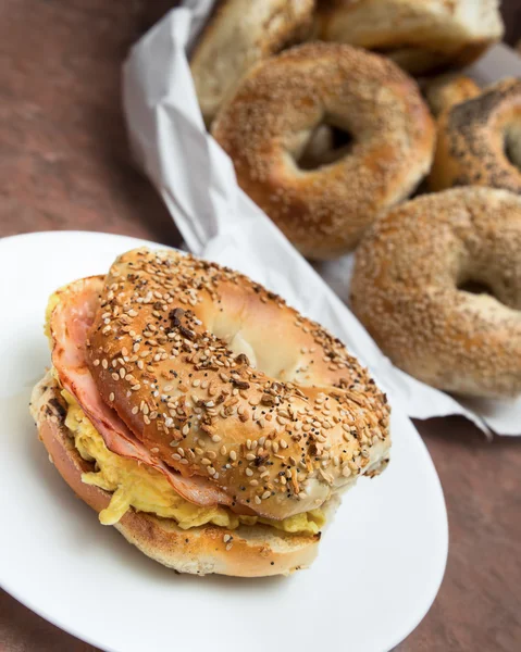 Сніданок бутерброд Бублик — стокове фото