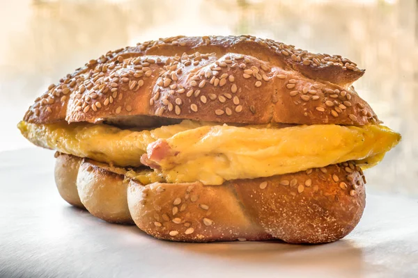 Яйце, бутерброд — стокове фото