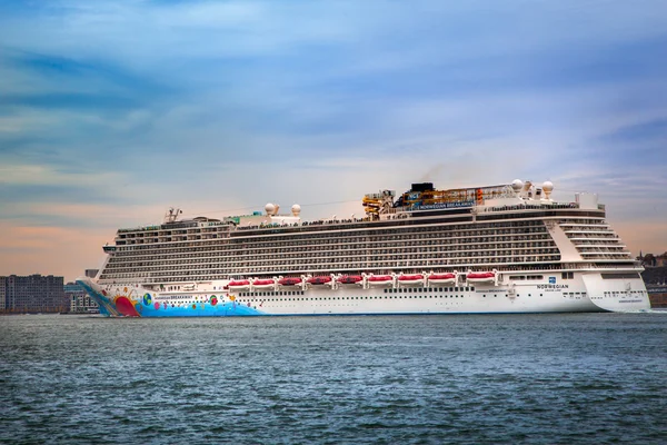 Norwegian Breakaway — Stock Photo, Image