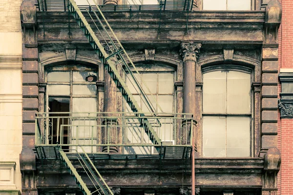 Windows NYC Brownstone — Stock Photo, Image