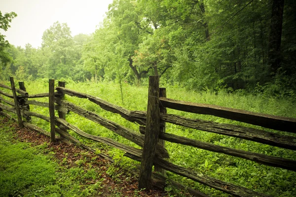 Сельский забор — стоковое фото