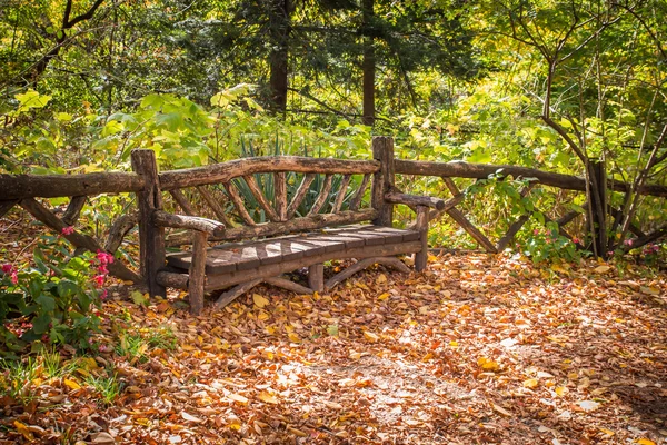Rustieke herfst Bench — Stockfoto