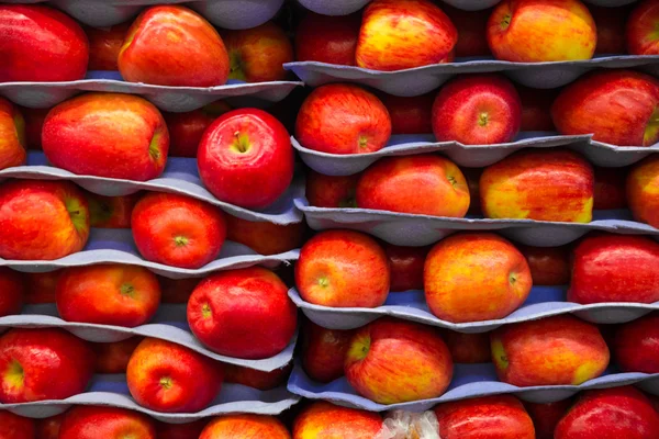 Appels in markt — Stockfoto
