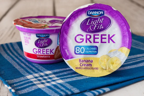 Dannon Griekse yoghurt — Stockfoto