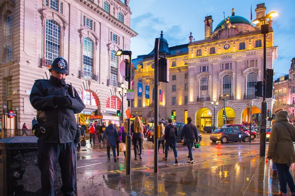 Piccadilly Circus avond Londen — Stockfoto