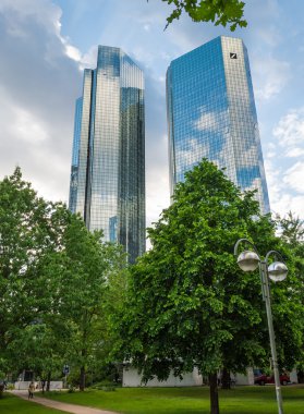 Alt görünümü 155 metre yüksek Deutsche Bank 