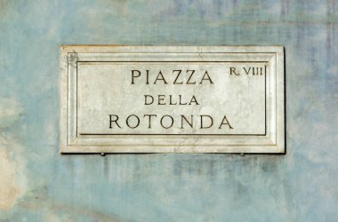 Roma, İtalya - 03 Ekim 2018: Roma, İtalya 'da duvarda sokak tabelası