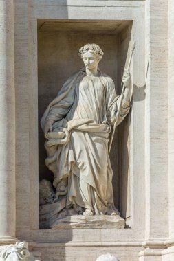 Roma, İtalya - 03 Ekim 2018: Roma 'daki Trevi Çeşmesi' nin dekoru, Yunan Sağlık Tanrıçası Hijyen Heykeli