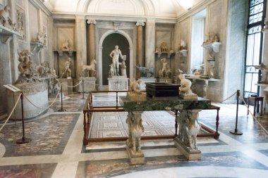 Roma, İtalya - 06 Ekim 2018: Hayvan heykelleri barındıran Pio Clementino Müzesi, Vatikan