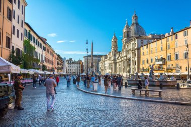 Roma, İtalya - 03 Ekim 2018: Agone 'daki Sant' Agnese manzaralı Piazza Navona