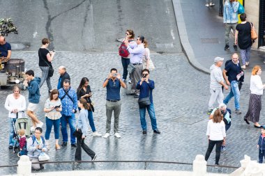 Roma, İtalya - 4 Ekim 2018: Piazza di Spagna ve Via Condotti, Roma