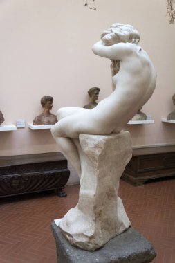 Roma, İtalya - 4 Ekim 2018: Pietro Canonica, Roma 'daki ev müzesinde güzel bir heykel