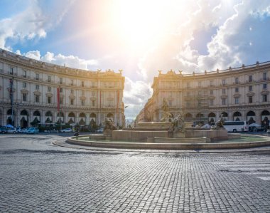 Roma, İtalya - 06 Ekim 2018: Roma Altare della Patria Cumhuriyet Meydanı 'ndan görüntü
