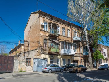 Odessa, Ukrayna - APR 29, 2019: Odessa, Ukrayna 'daki tipik resim konutları