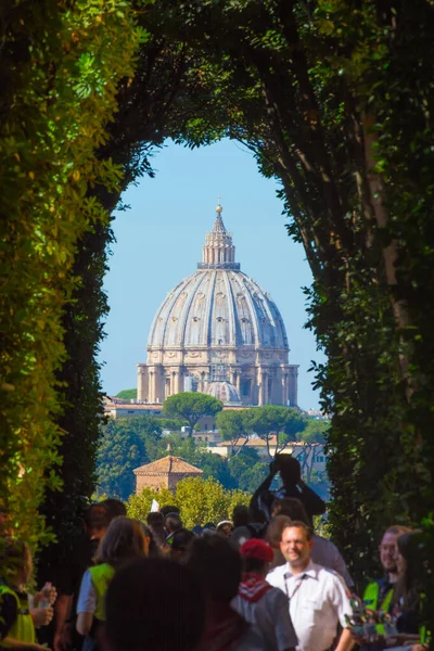 Róma Olaszország 2018 Október Különös Kilátás Szent Péter Kupolára Vatikánváros Jogdíjmentes Stock Fotók