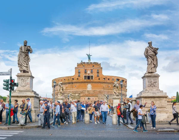 Róma Olaszország 2018 Október Szent Angyal Hídja Mentén Sétáló Turisták Stock Kép