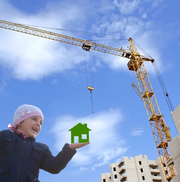 Construcción nueva casa para la familia niña feliz — Foto de Stock