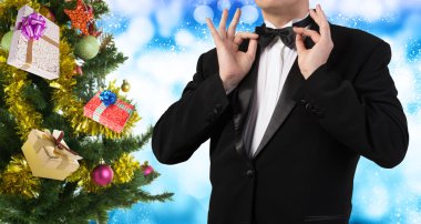 Tuxedo.Holiday Christmas.Eve ağaç hediyeler ile