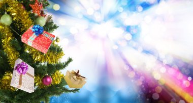 Noel arifesi ağaç hediyeler ile