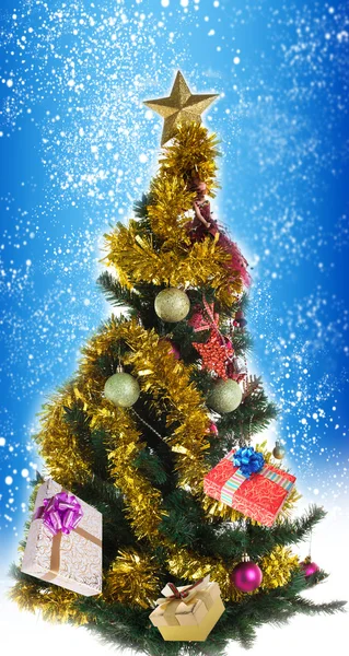 Christmas Eve tree with over snow cloud  Gifts.New Year — Stock Photo, Image