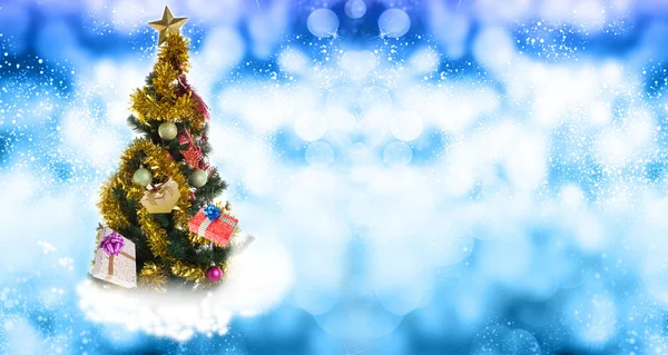 Christmas Eve tree with over snow cloud  Gifts.New Year — Stock Photo, Image