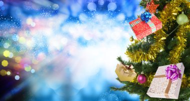 Tatil hediyeler ile Noel Eve.New yıl ağacı