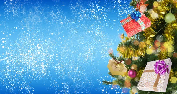 Nytt år grön vacker träd med Gifts.Eve jul — Stockfoto
