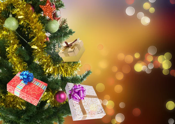 Boom Christmas.Eve Nieuwjaar met vakantie geschenken — Stockfoto