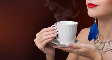 fincan kahve kadınla