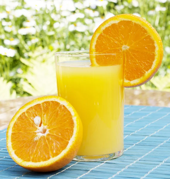 Jus d'orange aux fruits frais — Photo