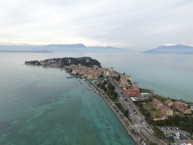 Güzel huzurlu lake Garda, İtalya