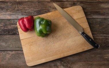 masanın üzerine biber