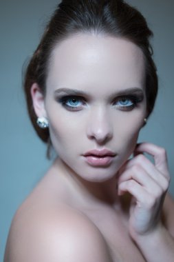 güzel esmer kadın portre