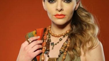 eşarp ile dans kadın