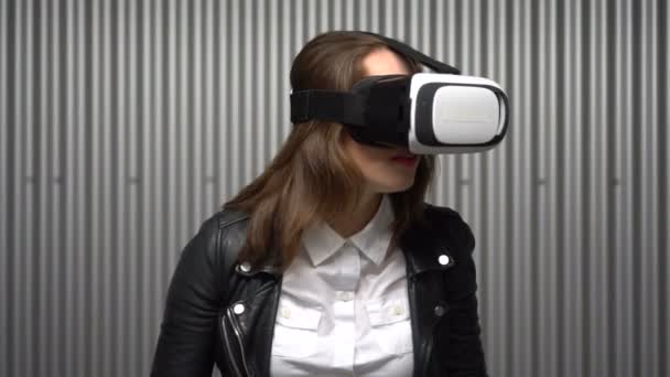 VR γυαλιά γυναίκα — Αρχείο Βίντεο