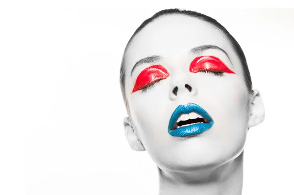 Labios azules y delineador de ojos rojo — Foto de Stock