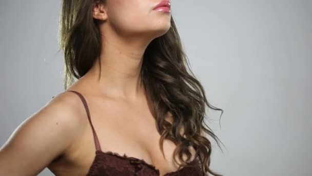 Femme brune sexy  