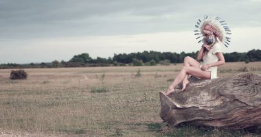 Roach başında güzel etnik hanımla