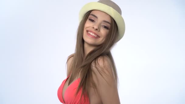 Sexy verano morena sonriendo — Vídeos de Stock